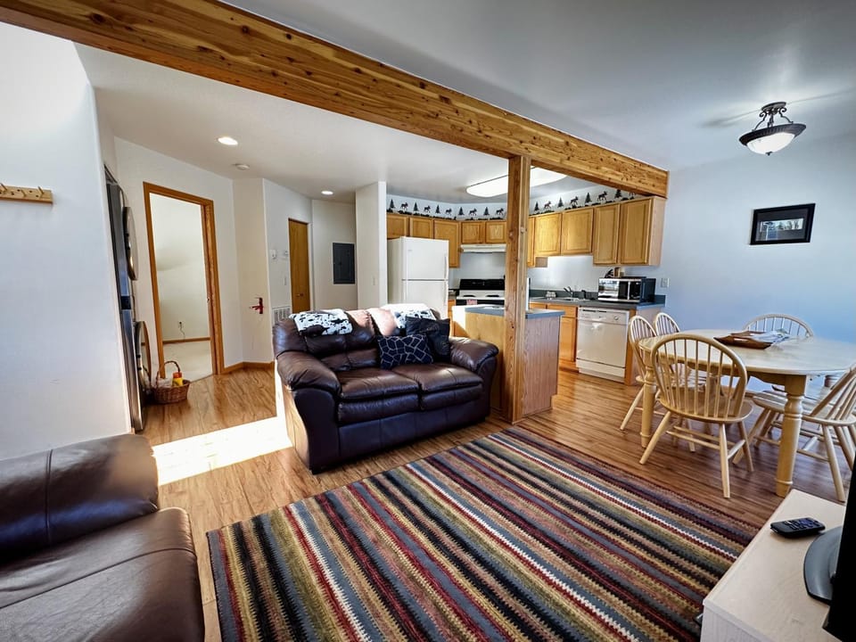 Communal lounge/ TV room, Living room