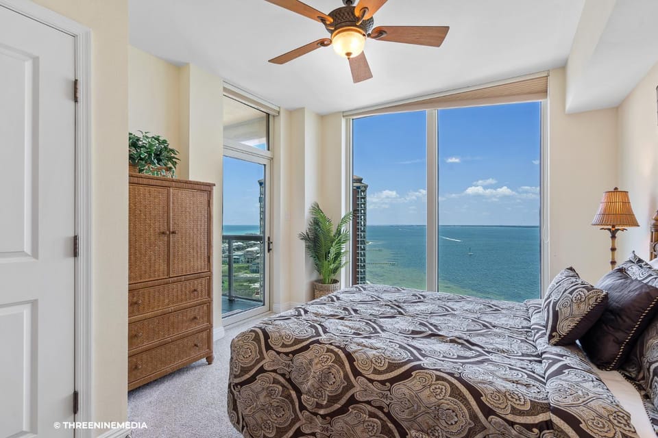 Bed, Natural landscape, Photo of the whole room, Bedroom, Sea view