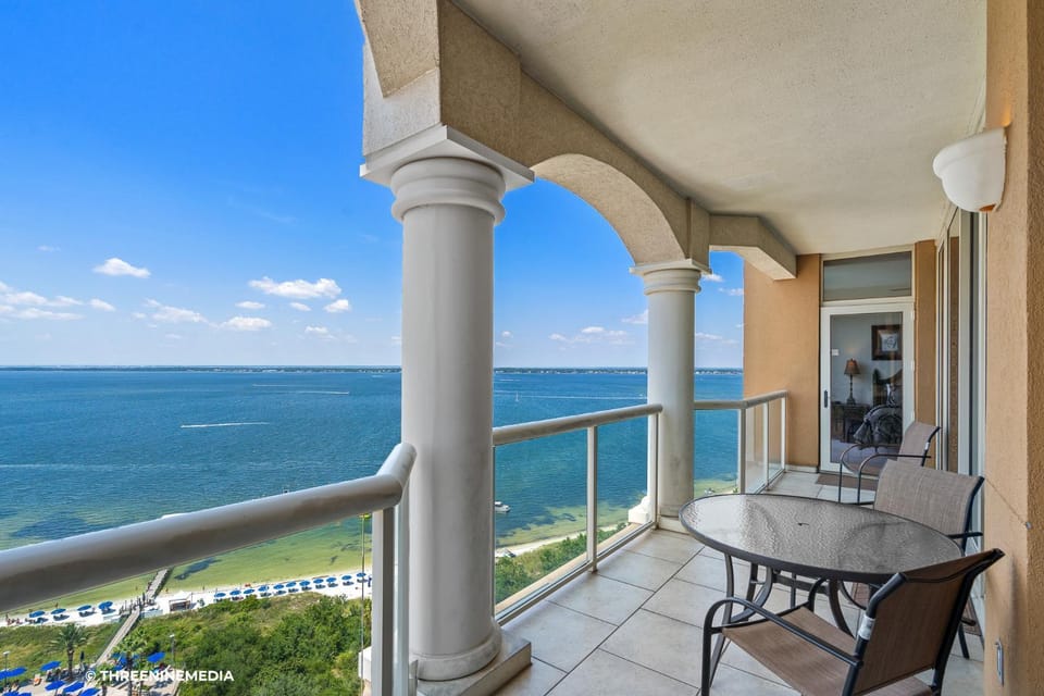 Natural landscape, View (from property/room), Balcony/Terrace, Seating area