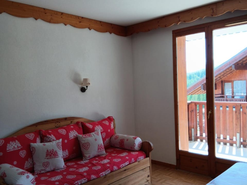 Studio 26m² pour 2 Pers. PMR à Puy-Saint-Vincent - FR-1-504-341 Apartment in Provence-Alpes-Côte d'Azur