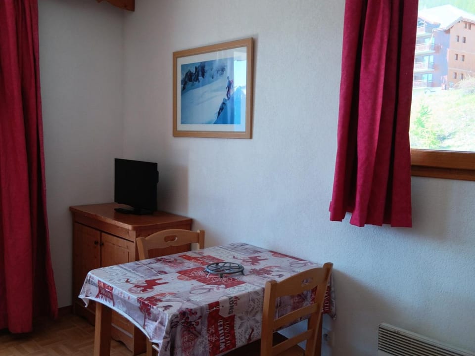 Studio 26m² pour 2 Pers. PMR à Puy-Saint-Vincent - FR-1-504-341 Apartment in Provence-Alpes-Côte d'Azur