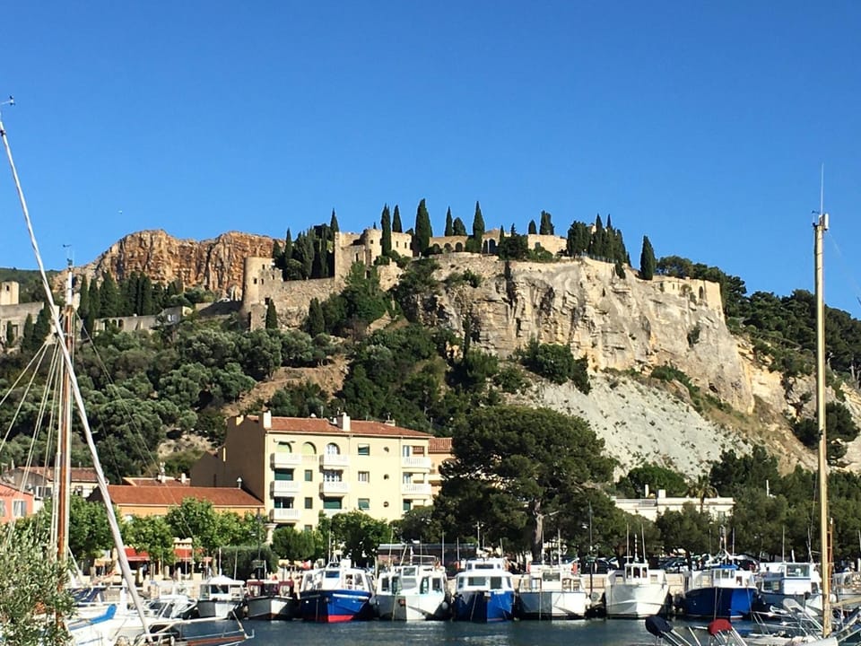 appartement cosy à 10 mètres du port de Cassis Apartment in Cassis