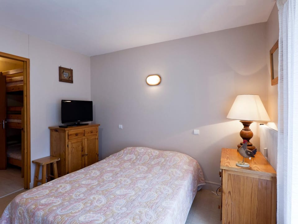 Studio 5 Pers, Centre-Ville, Balcon Sud, Ascenseur - Brides-les-Bains - FR-1-512-19 Apartment in Les Allues