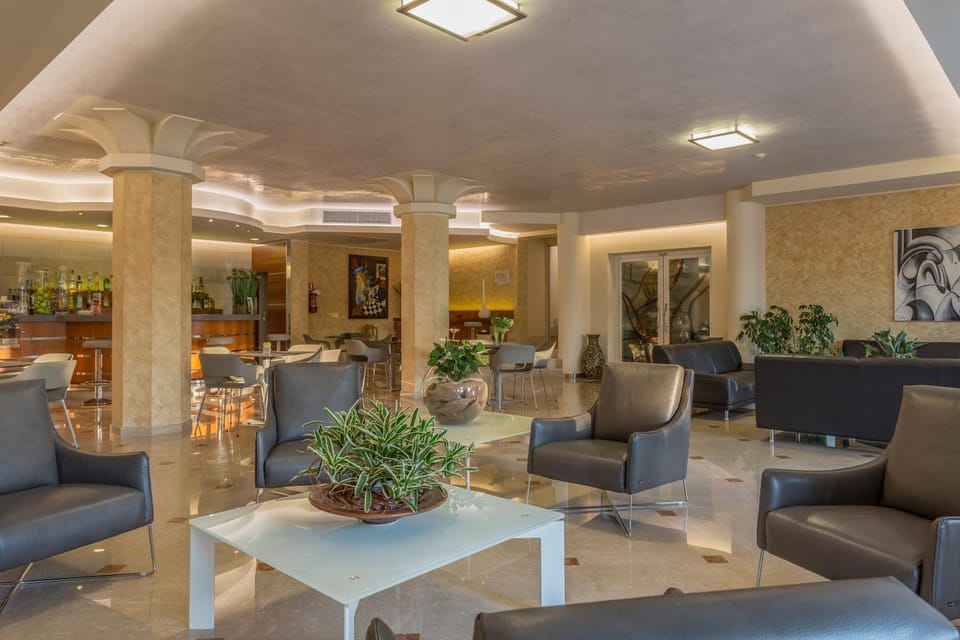 Communal lounge/ TV room, Lounge or bar