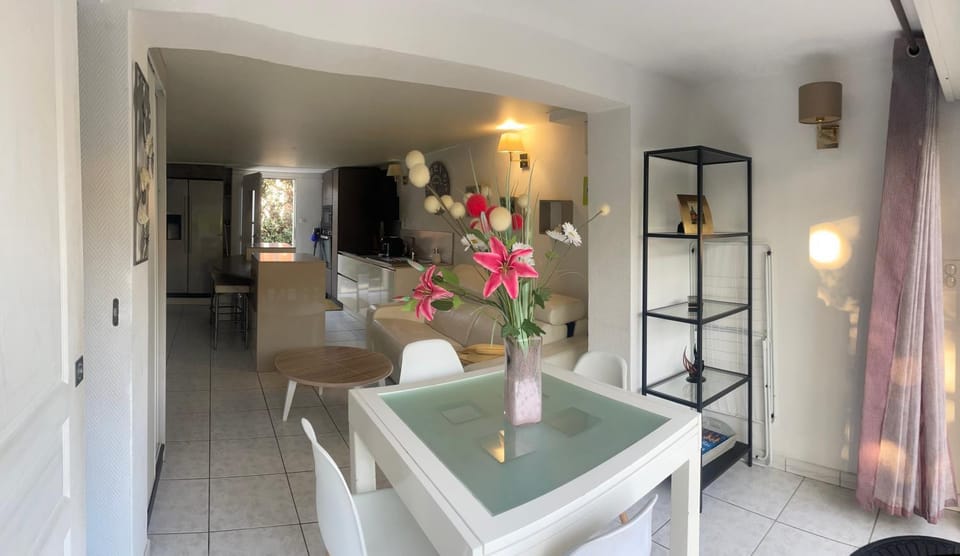 Living room, Dining area