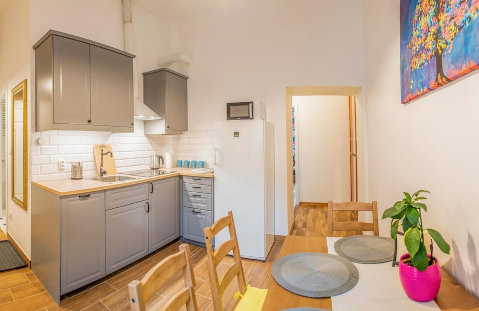 Coffee/tea facilities, Kitchen or kitchenette, Dining area