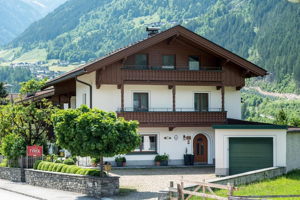 Landhaus Tyrol Apartment in Mayrhofen
