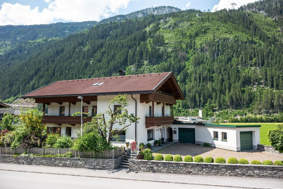 Landhaus Tyrol Apartment in Mayrhofen
