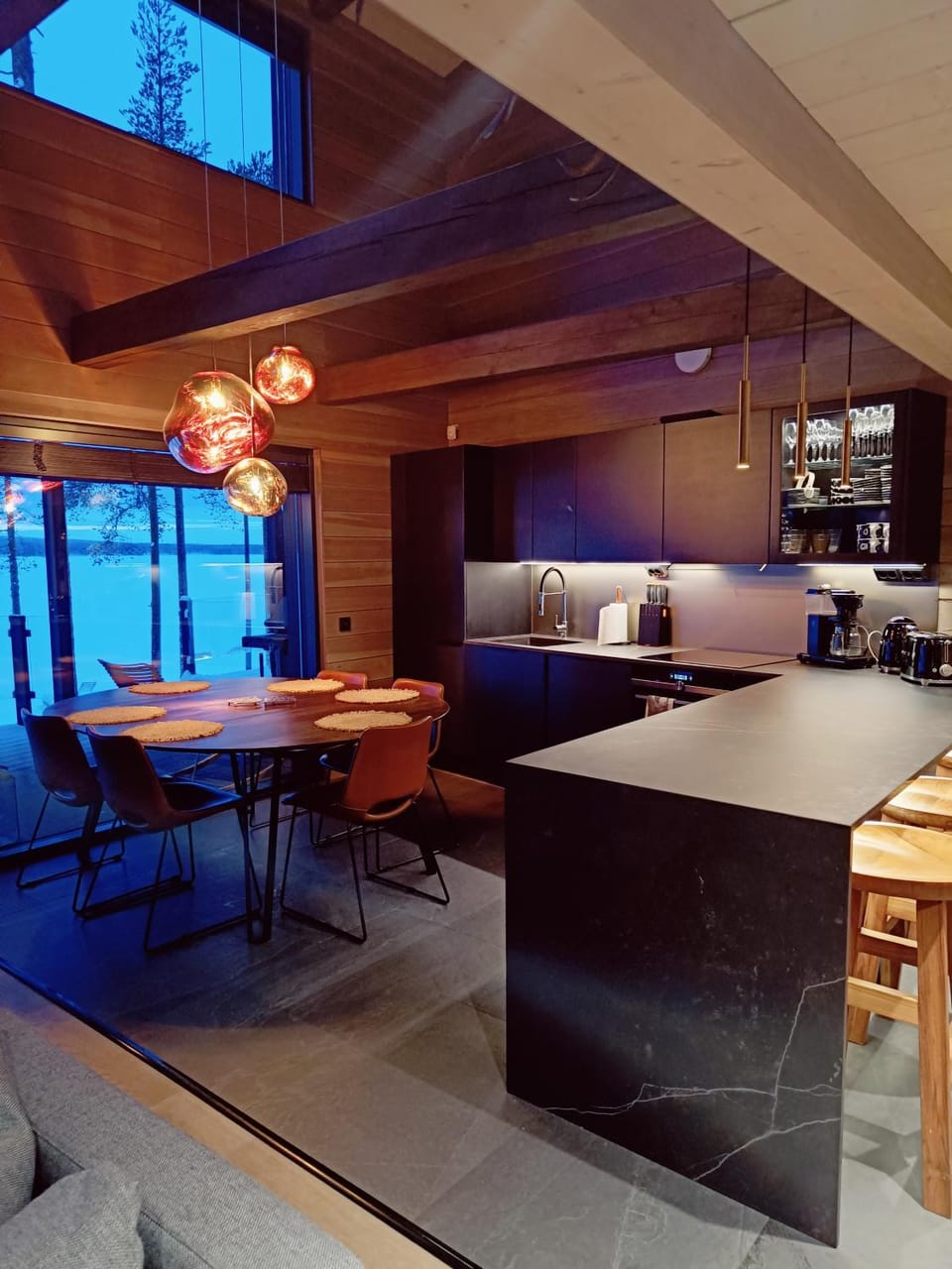 Kitchen or kitchenette, Dining area, minibar