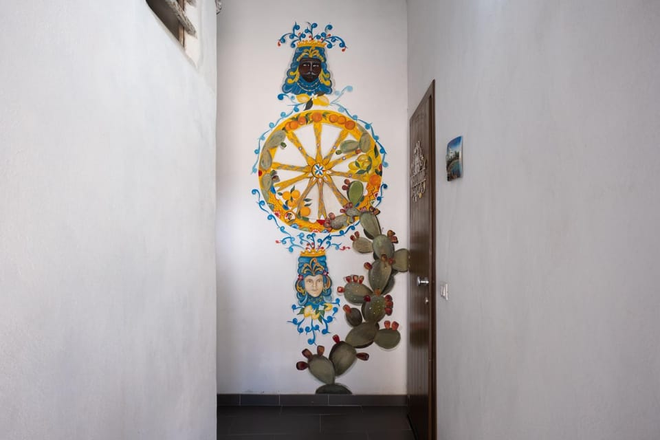 Facade/entrance, Decorative detail