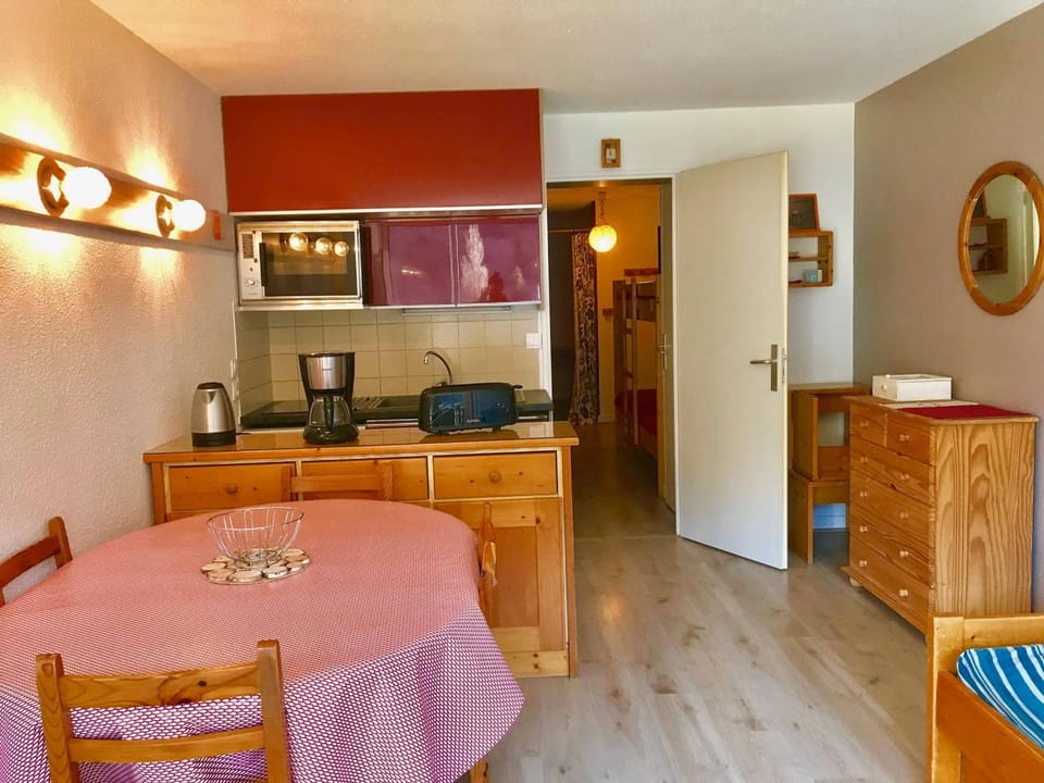 Studio cabine avec balcon, proche centre de Villard-de-Lans - FR-1-515-98 Cabin in Provence-Alpes-Côte d'Azur