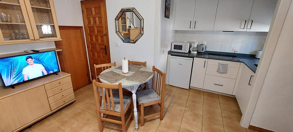 Toilet, TV and multimedia, Kitchen or kitchenette, Living room, Dining area, locker, minibar, air conditioner