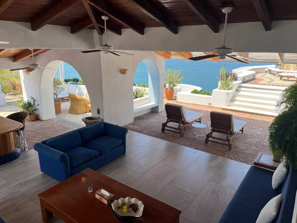 View (from property/room), Balcony/Terrace, Living room, Seating area