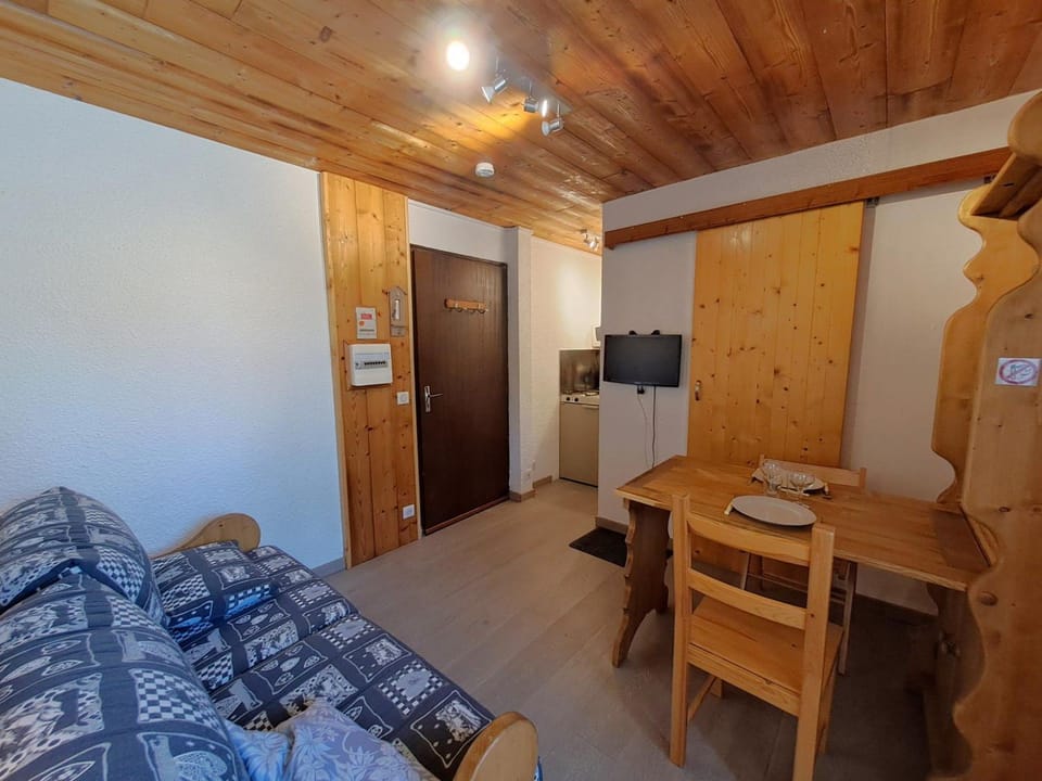 Studette rénovée 2 personnes, centre Les Deux Alpes - FR-1-516-134 Apartment in Les Deux Alpes