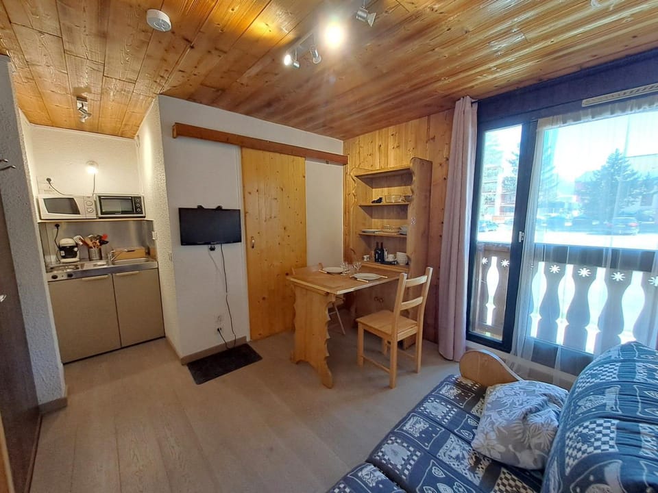 Studette rénovée 2 personnes, centre Les Deux Alpes - FR-1-516-134 Apartment in Les Deux Alpes