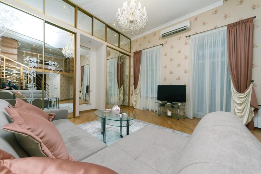 Stylish two-level flat 2 min from Khreschatyk Apartment in Kiev City - Kyiv