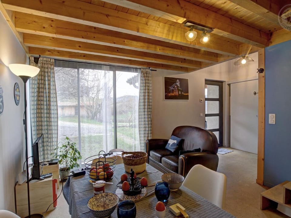 Gîte lumineux avec terrasse et animaux acceptés - FR-1-496-155 House in Auvergne-Rhône-Alpes