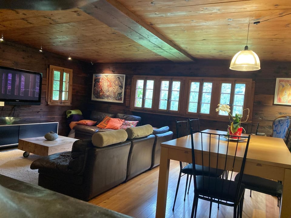 Chalet historique de haut standing Chalet in Canton of Valais