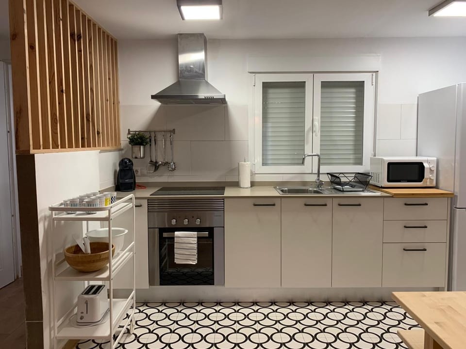 Coffee/tea facilities, Kitchen or kitchenette, minibar, pet friendly, stove, toaster