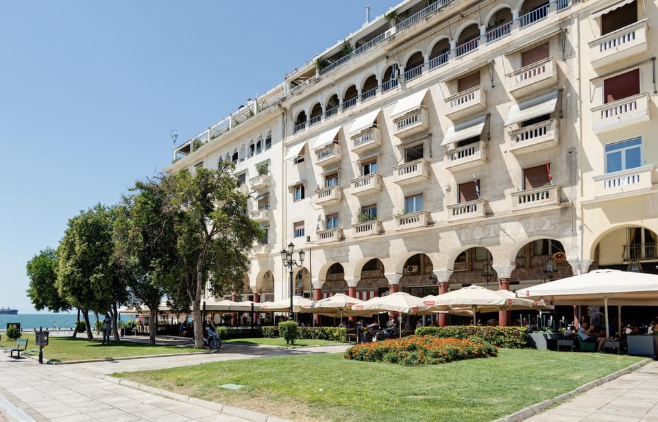 Square Elegant Suites Apartment in Thessaloniki