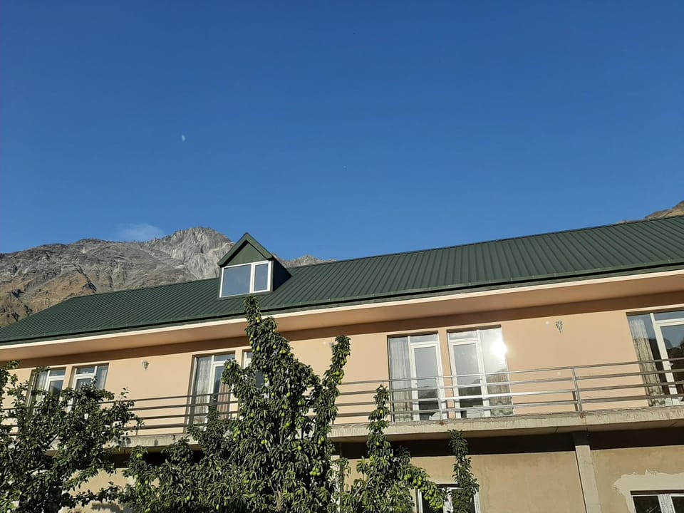 Property building, Day, Natural landscape, Mountain view
