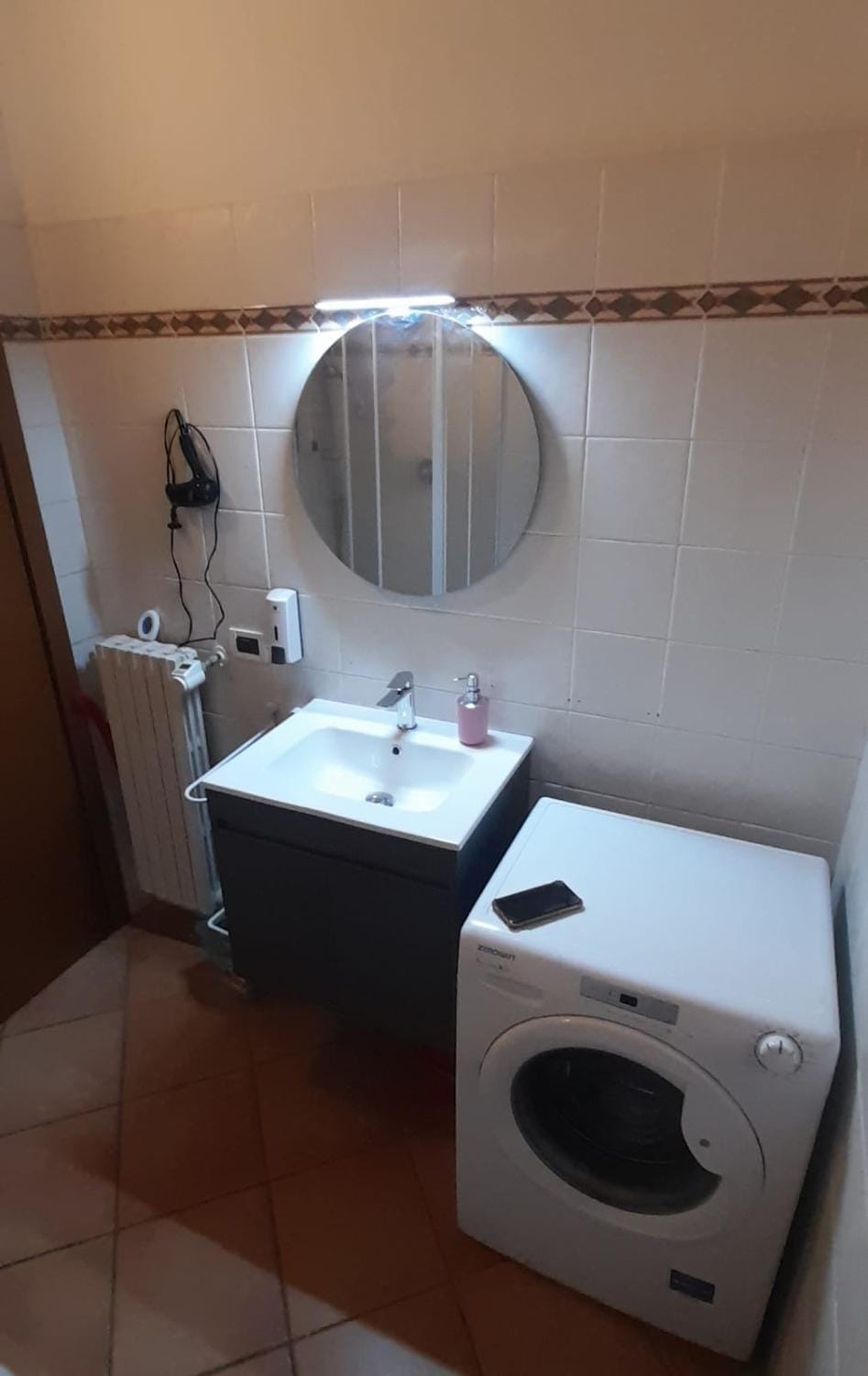Bathroom, towels, washing machine