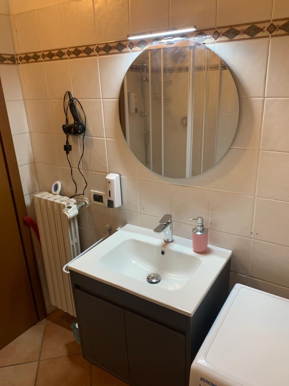 Bathroom, towels