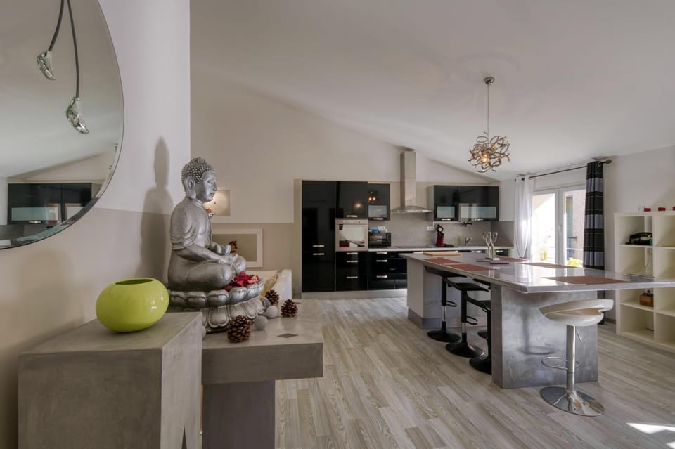 Black & White Apartment in Occitanie