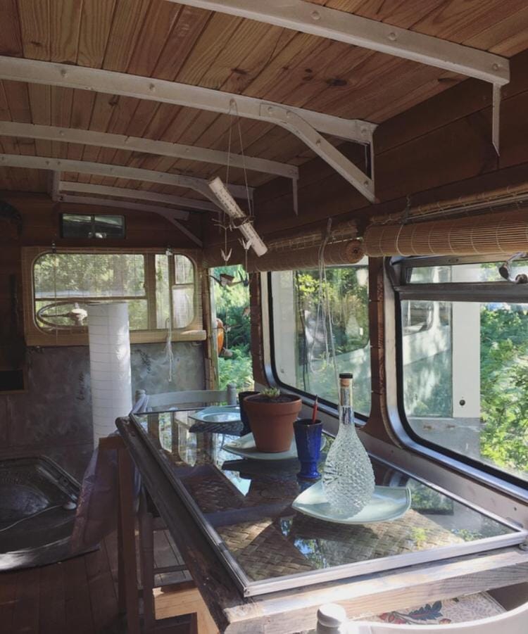 Cosmic English Bus 2 floor Farm Stay in Mimizan