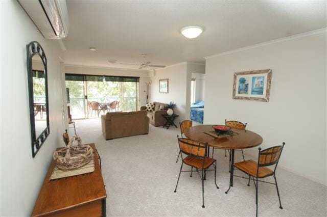 Day, Dining area