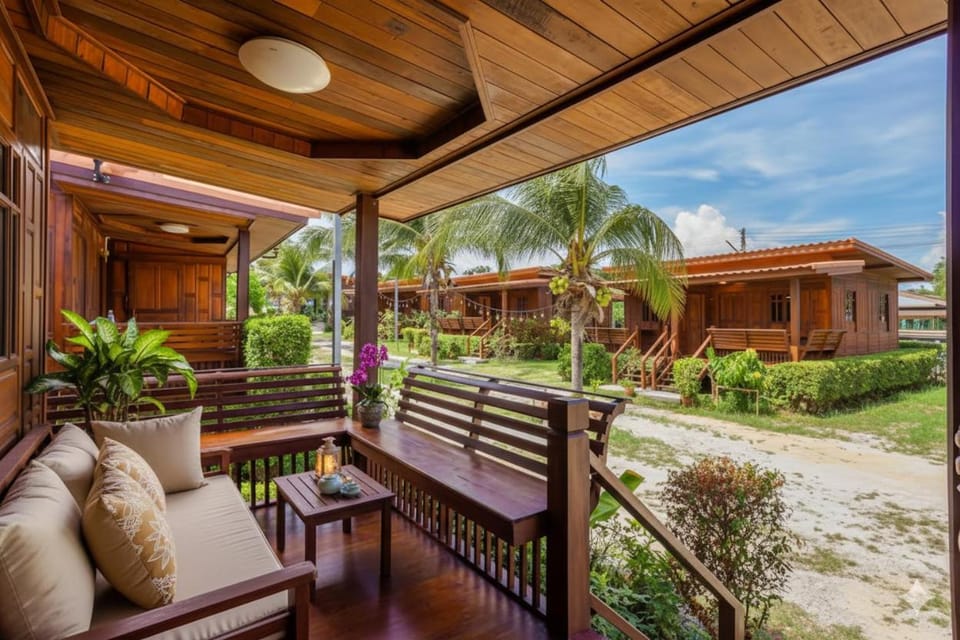 Property building, Spring, Balcony/Terrace, Garden view