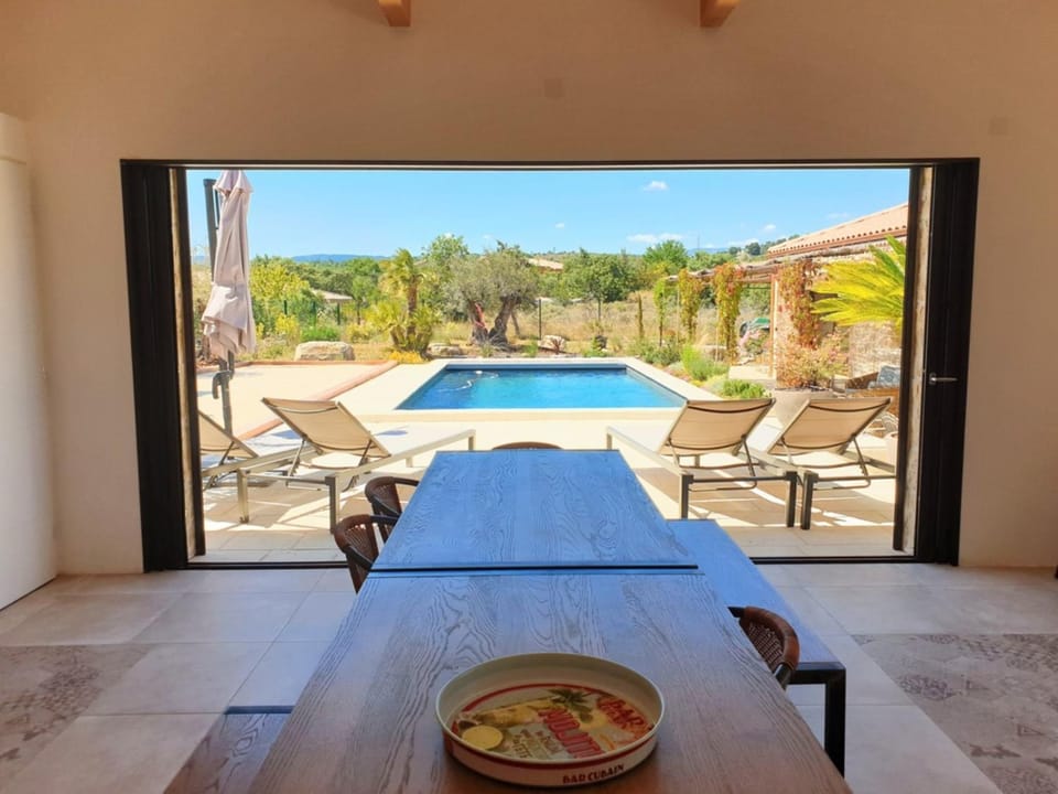 Dining area, Communal kitchen