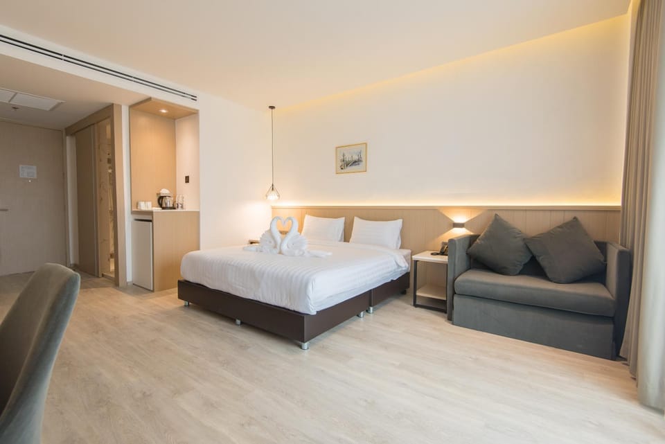 Bed, Photo of the whole room, Bedroom