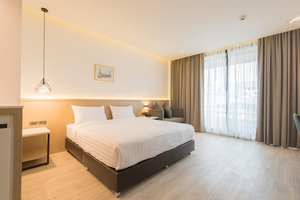 Bed, Photo of the whole room, Bedroom