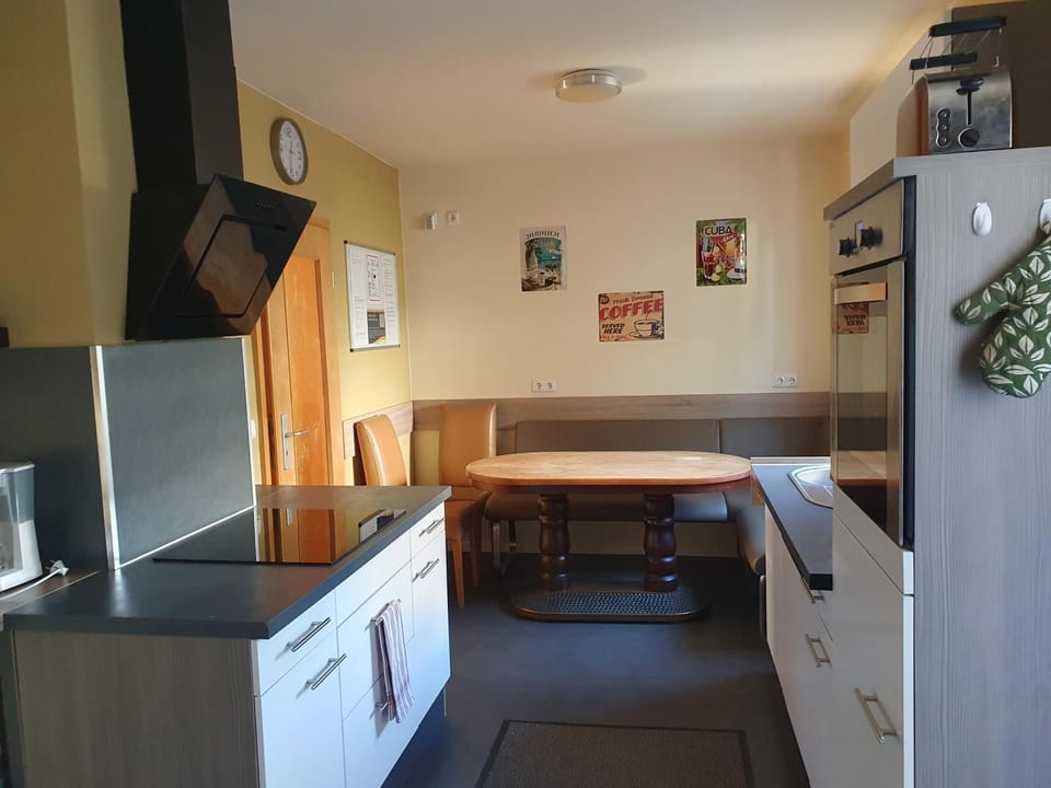 Seating area, kitchen