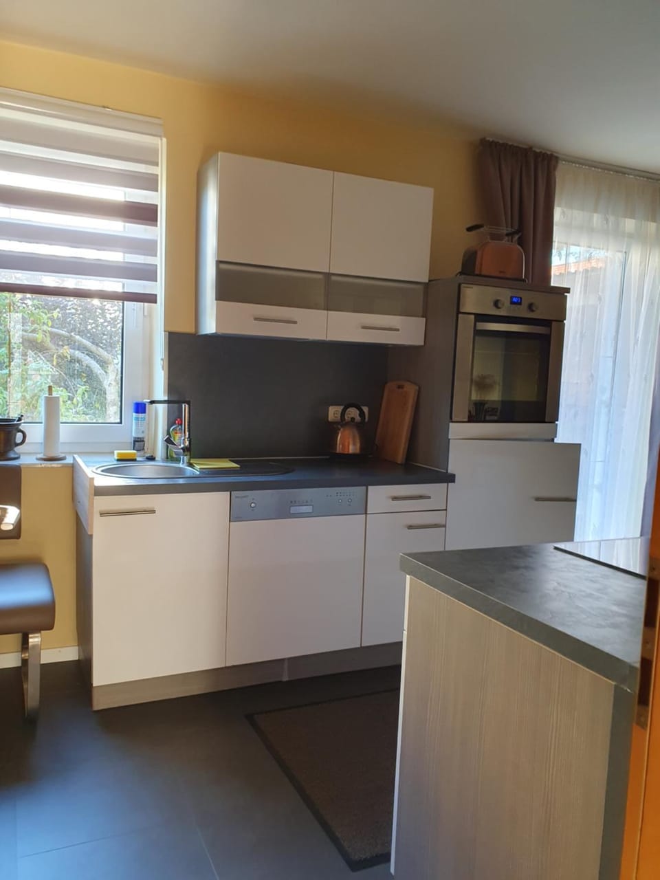 dishwasher, oven, kitchen