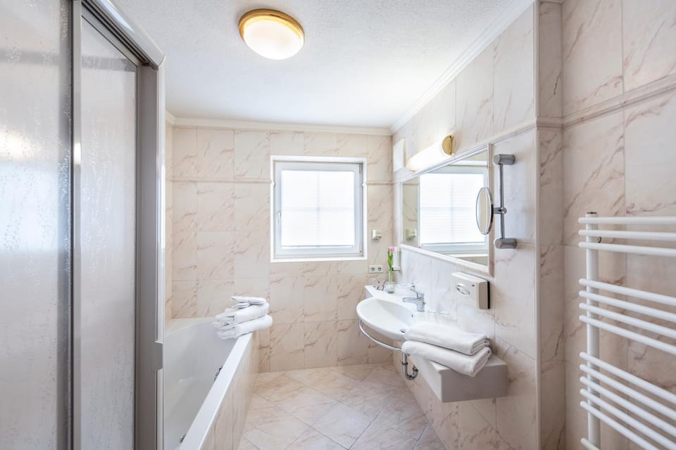 Shower, Bathroom, towels