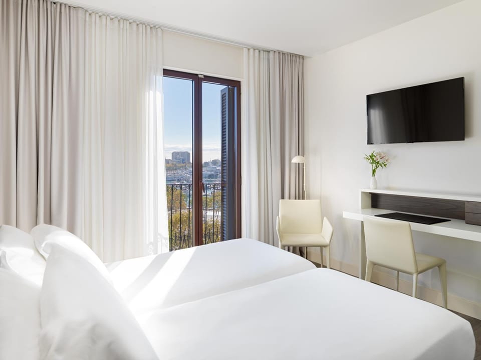 Bed, TV and multimedia, Balcony/Terrace, Bedroom