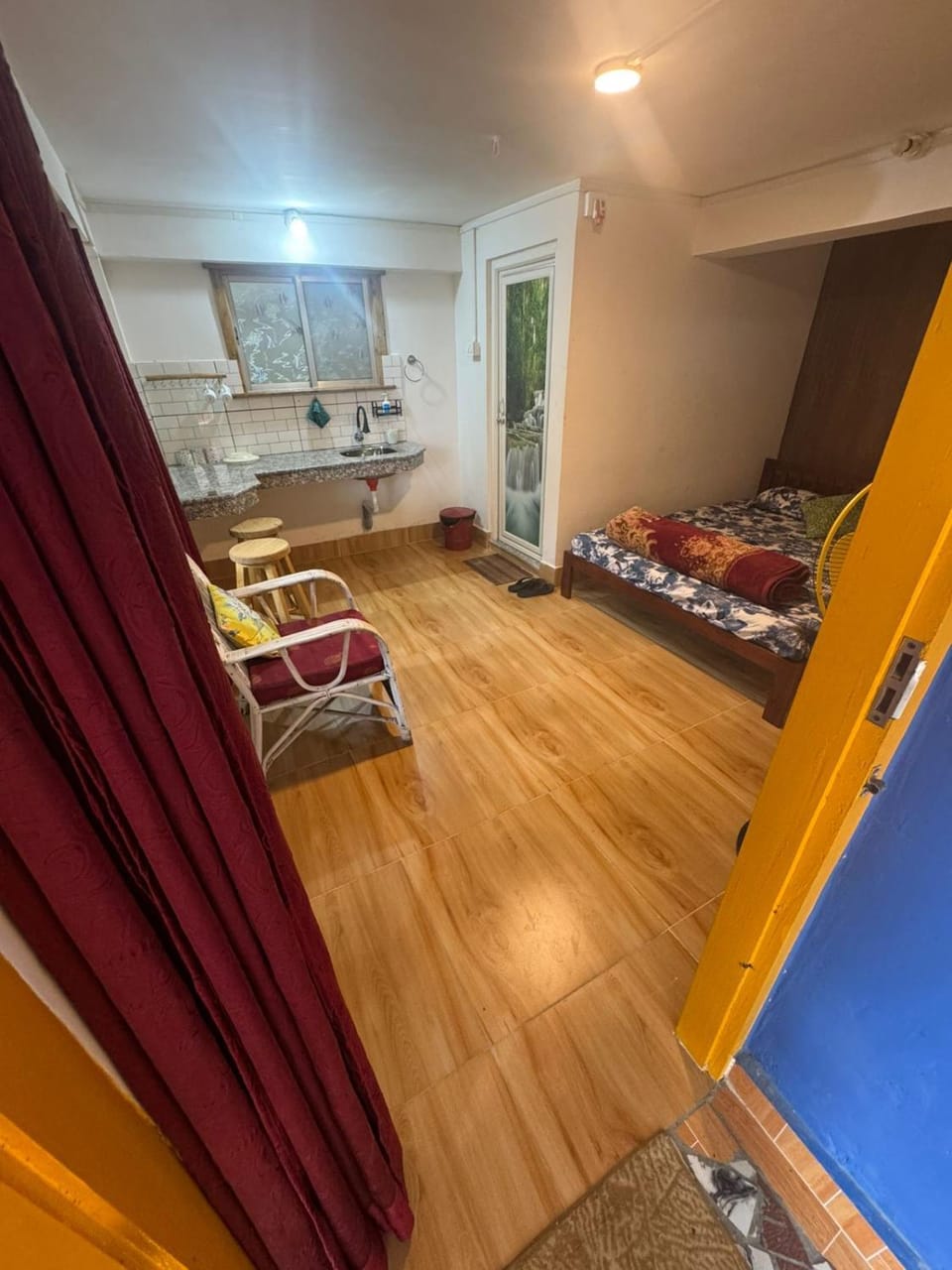 Photo of the whole room, Bedroom