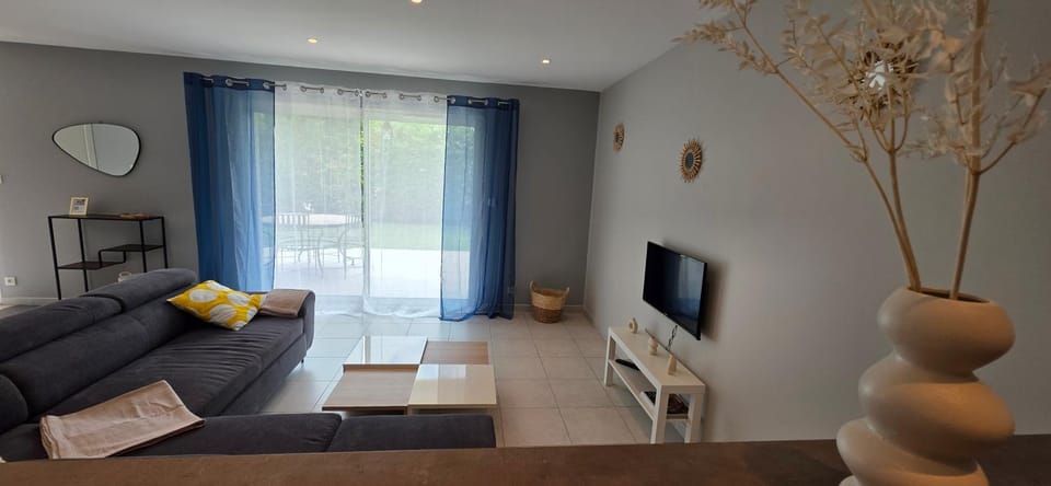 TV and multimedia, Seating area