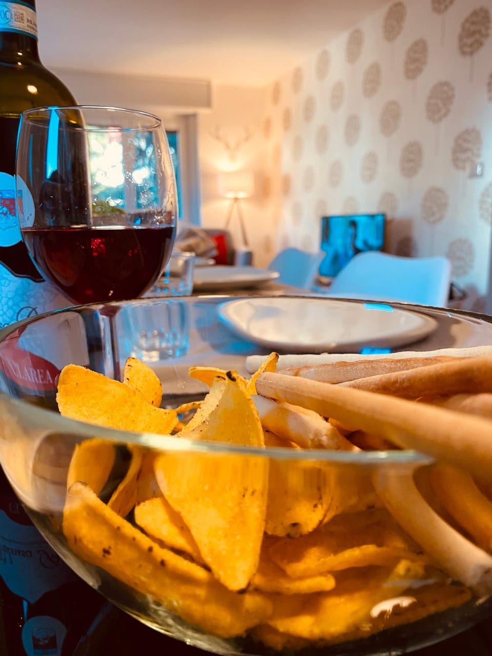 TV and multimedia, Kitchen or kitchenette, Living room, Seating area, Dining area