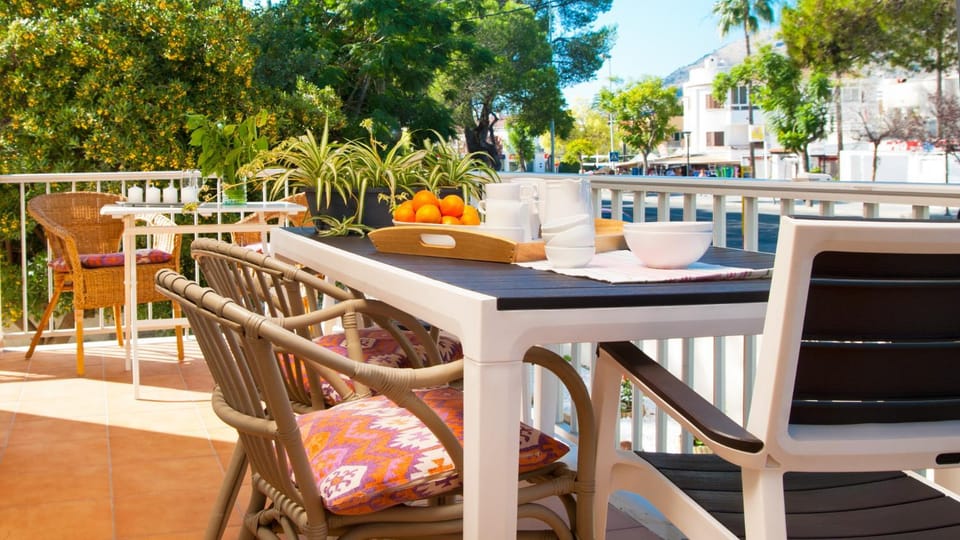 Patio, Seating area, Dining area