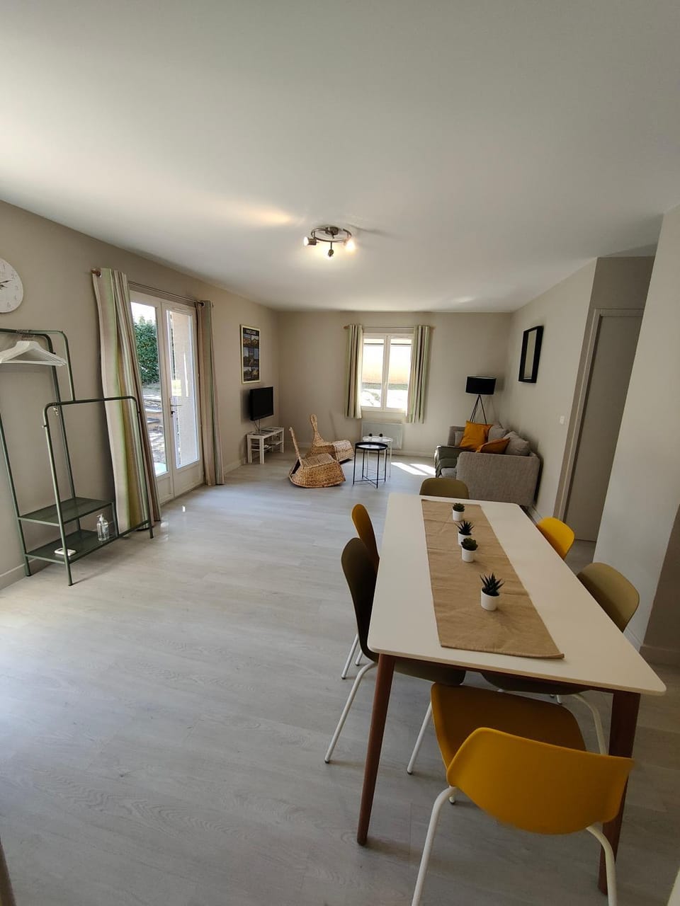 Living room, Seating area, Dining area