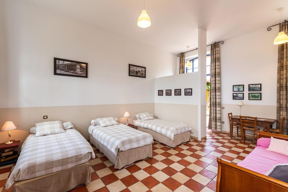 Bed, Photo of the whole room