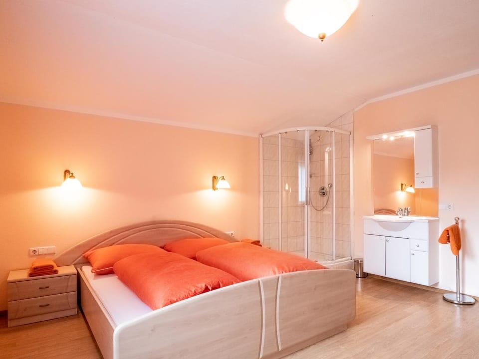 Bedroom, Mountain view