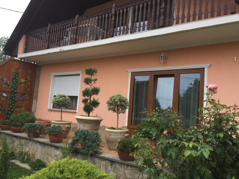 Facade/entrance