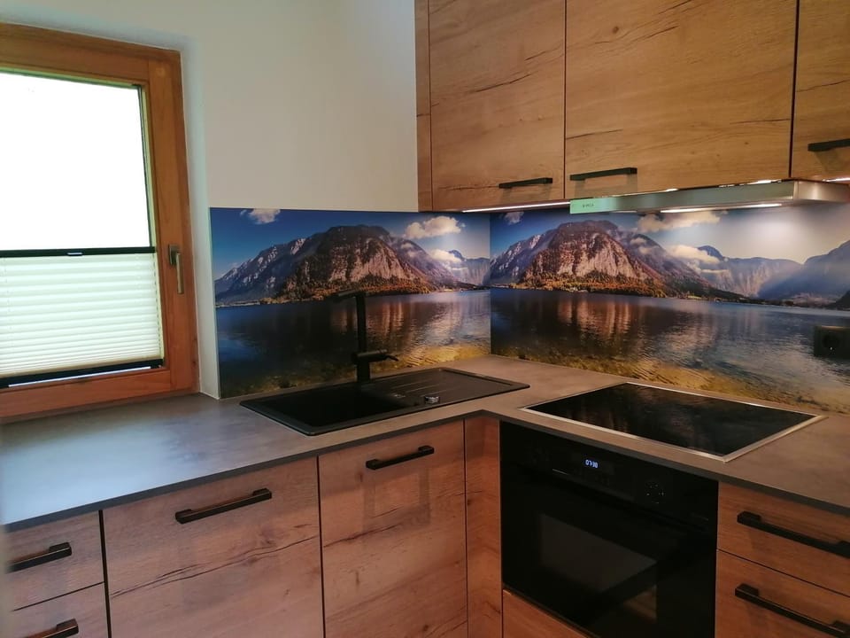 Restaurant/places to eat, Kitchen or kitchenette