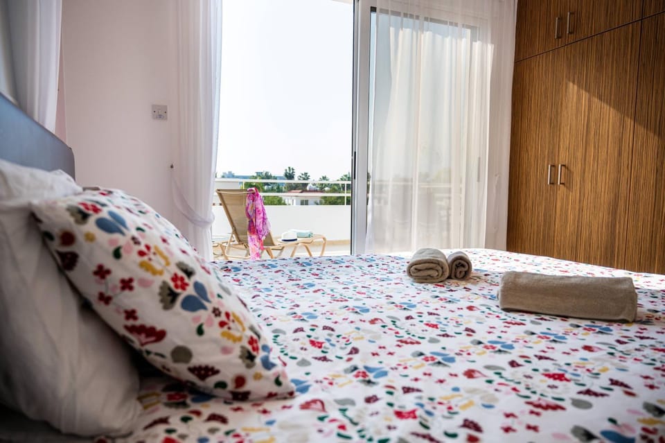 Balcony/Terrace, Bedroom, sunbed