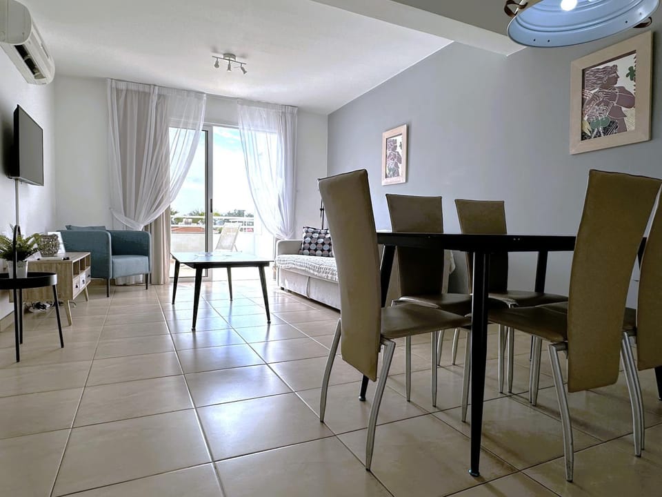 TV and multimedia, Living room, Dining area