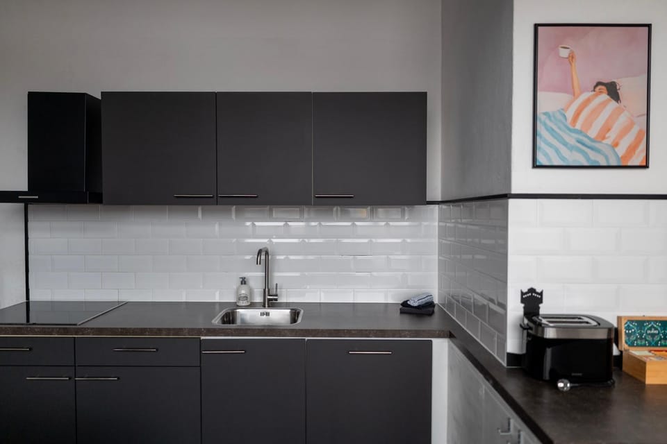 Coffee/tea facilities, Kitchen or kitchenette, dishwasher, microwave, oven, stove